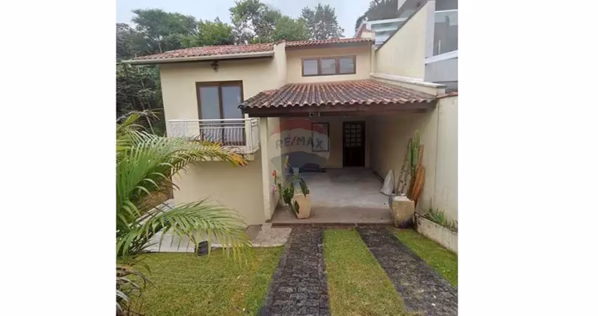 Casa de Condomínio para alugar em Parque Residencial Itapeti de 140.00m² com 3 Quartos, 1 Suite e 4 Garagens
