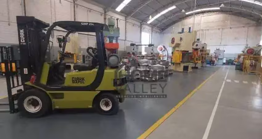 Prédio Comercial para venda e aluguel em Macuco de 1978.00m² com 10 Garagens