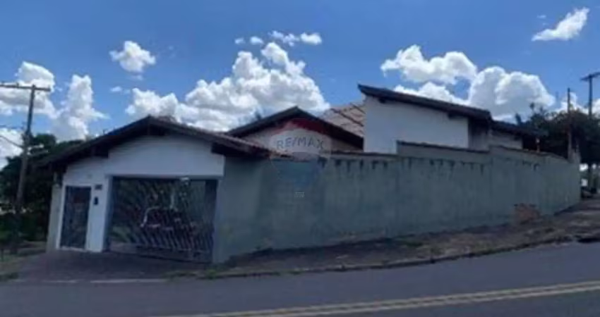 Casa para venda em Jardim Alto Das Araras de 198.00m² com 3 Quartos, 1 Suite e 4 Garagens