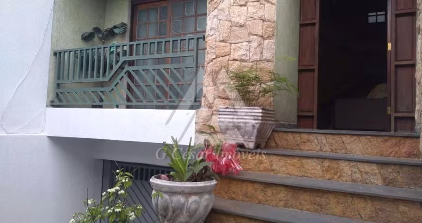 Sobrado para venda em Jardim Guapituba de 180.00m² com 3 Quartos, 1 Suite e 6 Garagens