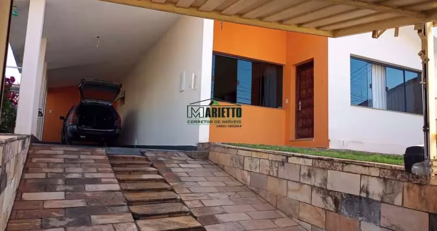 Casa para venda em centro de 240.00m² com 6 quartos, 3 suites e 2 garagens