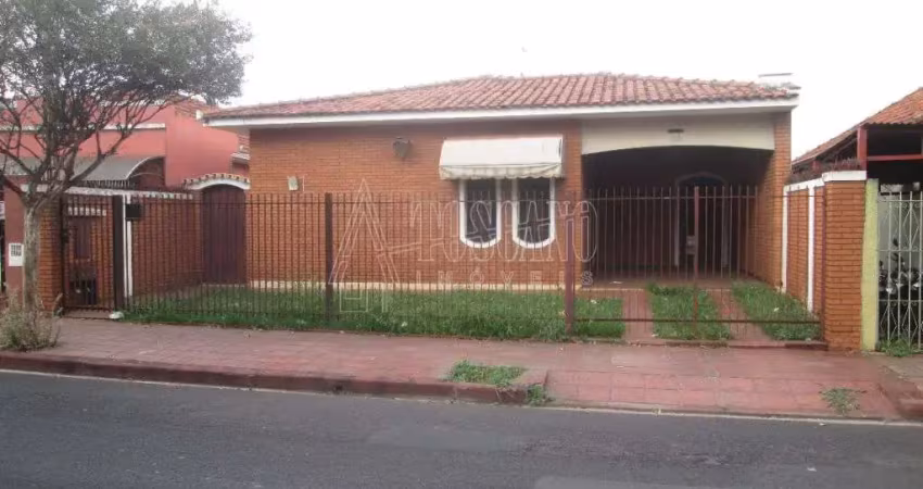 Casa para venda em centro de 211.00m² com 3 quartos, 1 suite e 3 garagens