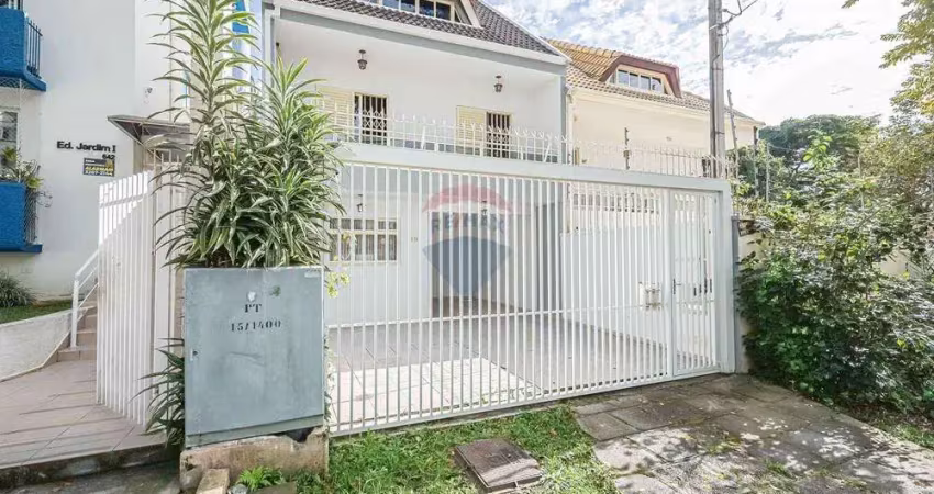 Sobrado para venda em água verde de 177.00m² com 3 quartos, 1 suite e 3 garagens