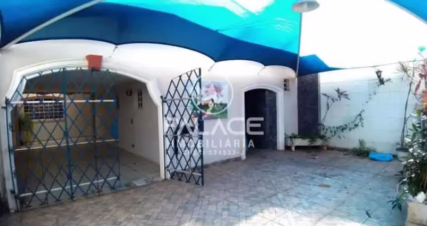 Casa para venda em centro de 245.00m² com 4 quartos, 1 suite e 4 garagens