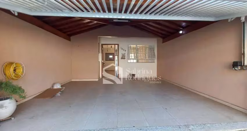 Sobrado para venda em centro de 180.00m² com 3 quartos, 1 suite e 2 garagens
