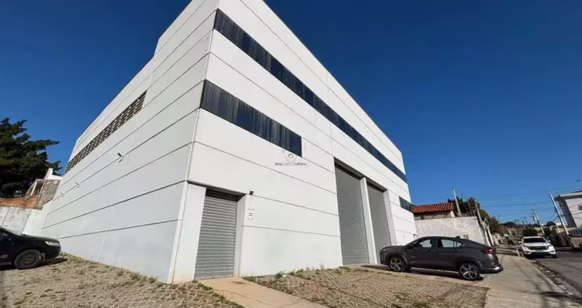 Galpão / depósito / armazém para alugar em vila jardini de 900.00m²