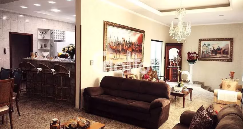 Casa para venda em centro de 400.00m² com 4 quartos, 4 suites e 2 garagens