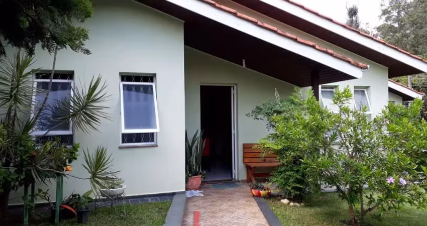 Casa para venda em residencial das ilhas de 328.00m² com 3 quartos, 3 suites e 4 garagens