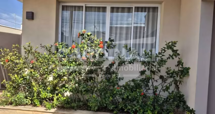 Casa para venda em centro de 243.00m² com 3 quartos, 1 suite e 4 garagens