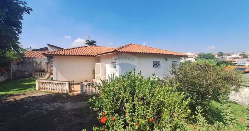 Casa para venda em centro de 178.88m² com 3 quartos, 1 suite e 8 garagens