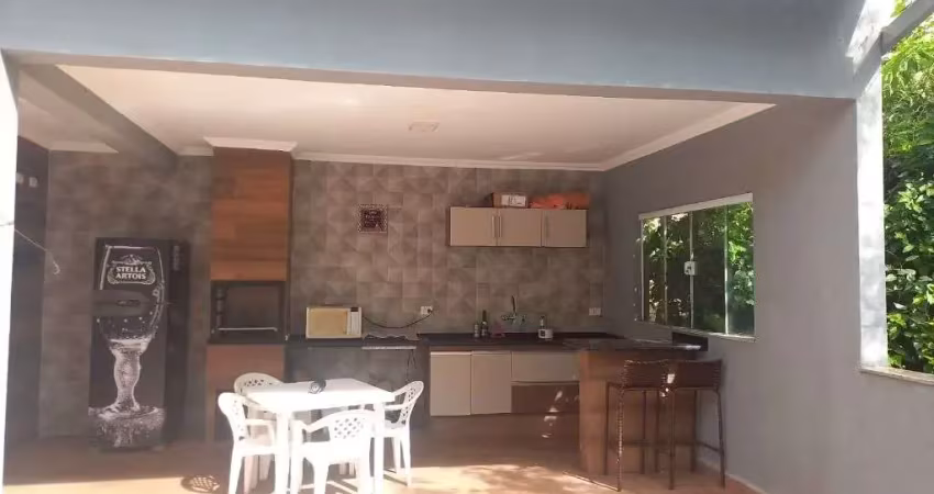 Casa para venda em centro de 174.00m² com 3 quartos e 2 garagens