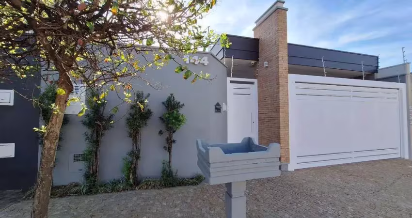 Casa para venda em jardim riviera de 250.00m² com 3 quartos, 2 suites e 4 garagens