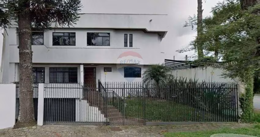 Sobrado para venda em água verde de 214.00m² com 4 quartos, 2 suites e 3 garagens