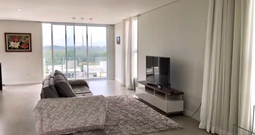 Sobrado para alugar em fazenda rodeio de 250.00m² com 3 quartos, 3 suites e 4 garagens