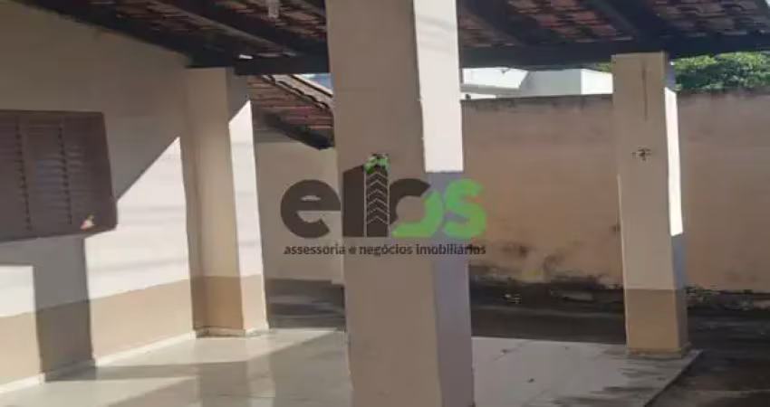 Casa para venda em centro de 319.00m² com 3 quartos e 2 garagens