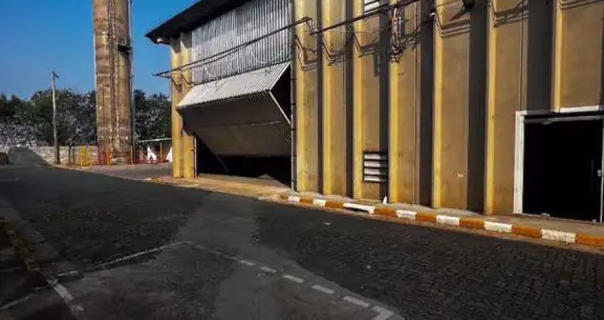 Galpão / depósito / armazém para alugar em jardim planalto de 647.00m²