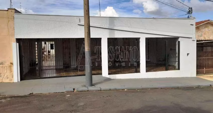 Casa para venda em centro de 211.00m² com 3 quartos, 1 suite e 2 garagens