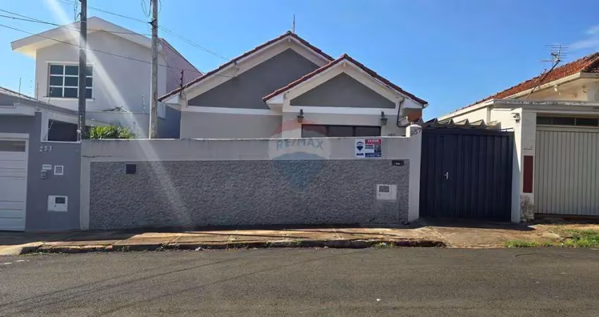 Casa para venda em centro de 198.90m² com 4 quartos, 1 suite e 5 garagens