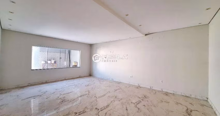 Casa para venda em centro de 215.00m² com 3 quartos, 1 suite e 4 garagens
