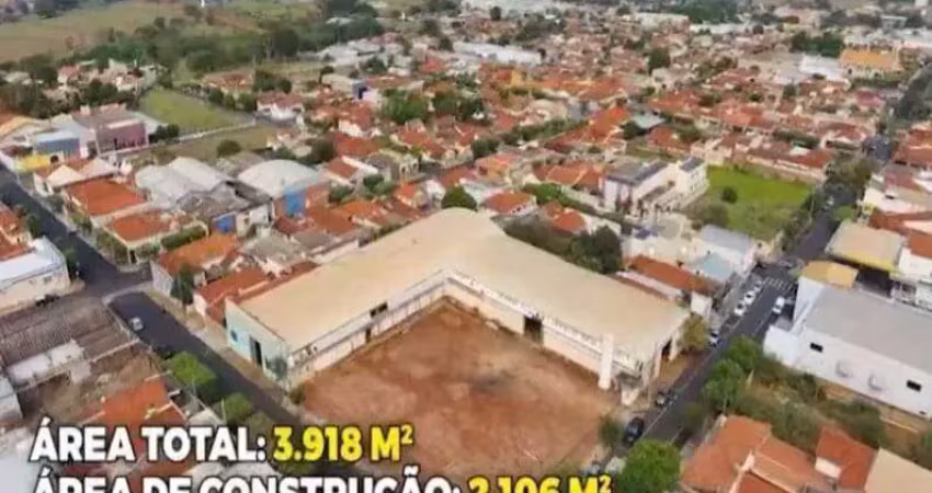 Galpão / depósito / armazém para alugar em centro de 2106.00m² com 10 garagens