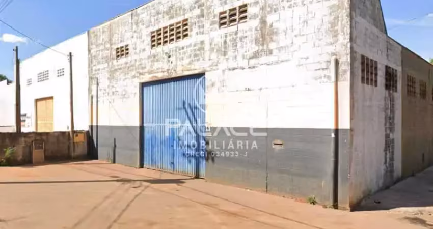Galpão / depósito / armazém para alugar em chácaras água branca de 455.00m² com 3 garagens