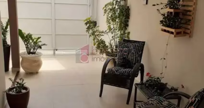 Casa para venda em jardim messina de 160.00m² com 3 quartos, 1 suite e 3 garagens