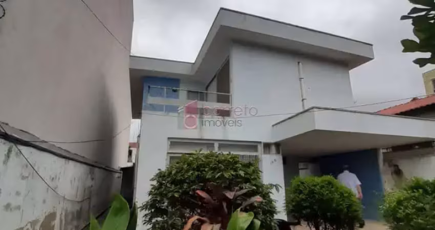 Sobrado para venda em centro de 462.00m² com 3 quartos, 1 suite e 4 garagens