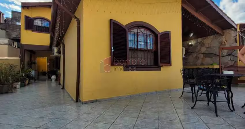 Casa para venda em jardim estádio de 260.00m² com 3 quartos, 1 suite e 2 garagens