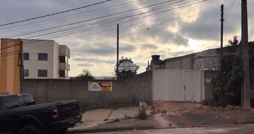 Terreno à venda na Rua Jacarezinho, 390, Paloma, Colombo