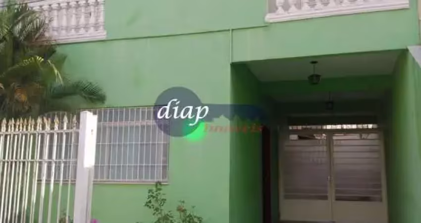 Excelente sobrado no bairro santa teresinha com 3 dormitórios, sendo 3 suítes, duas das suítes com sacada de frente, cozinha americana com armários em