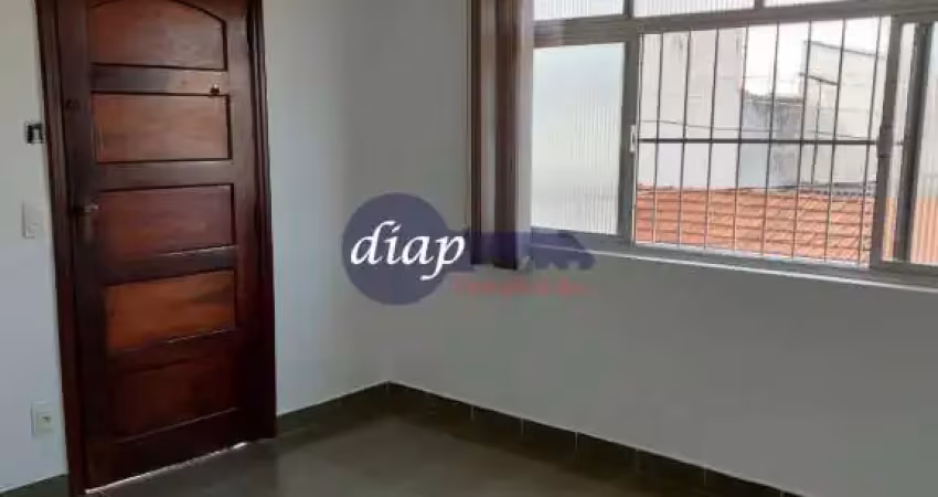 Sobrado com 3 moradias e renda aproximada de R$ 6.500,00. Sobrado com 3 dormitórios, sendo uma suíte, e um dos dormitórios com closet,  mais quarto de