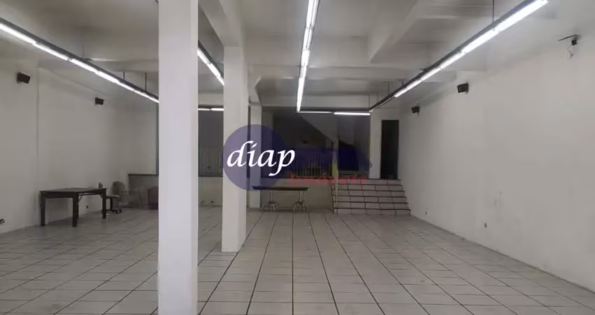 Ótimo prédio comercial no centro de santo andré com 2 salões grandes, 1 cozinha, área de serviço e no terceiro piso mais 2 salas e 1 salão. o imóvel e