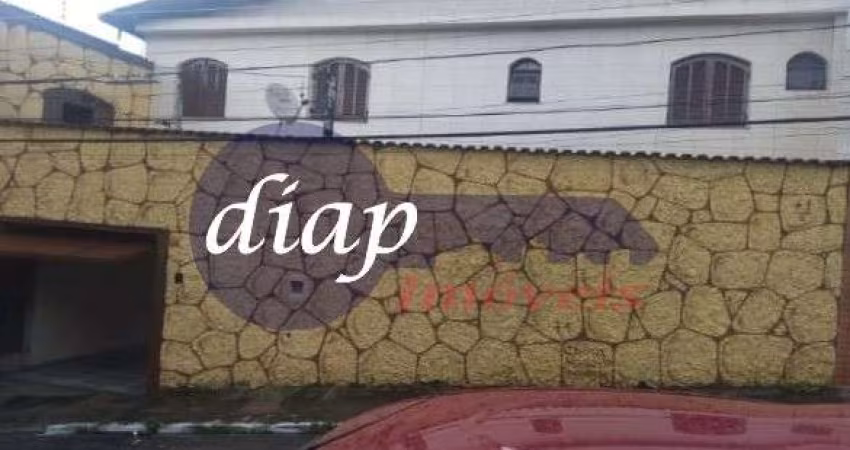 Lindo sobrado com 3 dormitórios, sendo 1 suíte, sala, cozinha, lavanderia, banheiros, churrasqueira, salão de festas, salão comercial e 2 vagas de gar