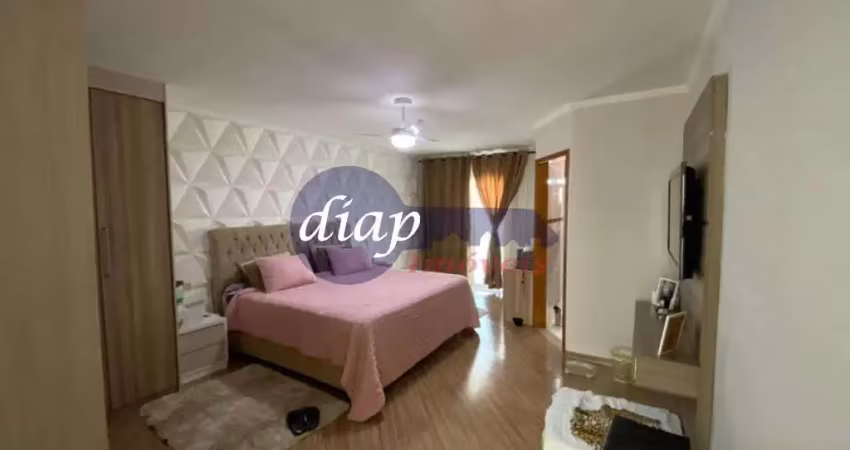 Lindo sobrado na vila alpina com 4 dormitórios, sendo 2 suítes e 3 dos dormitórios são planejados, sala ampla e planejada, cozinha com armários embuti