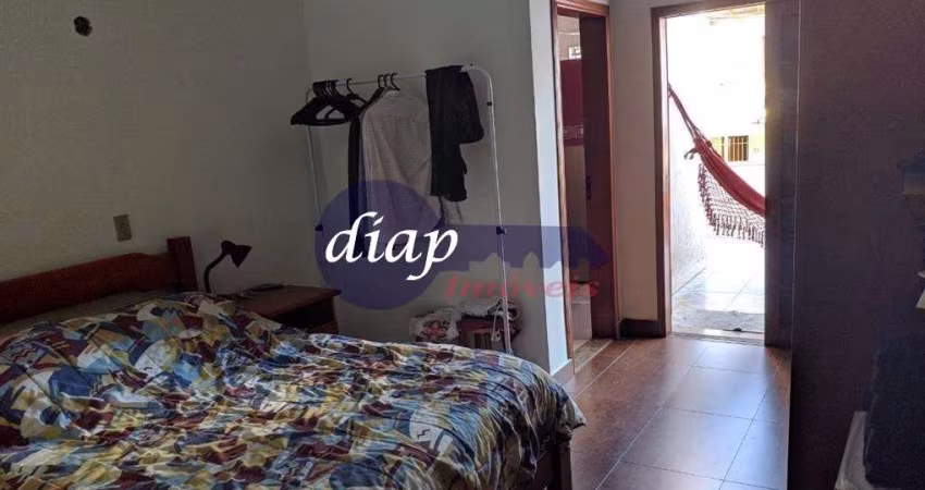 Ótimo sobrado na vila Sônia com 3 dormitórios, sendo 1 suíte, cozinha com armários embutidos, sala dois ambientes, 2 banheiros, um quintal com lavande