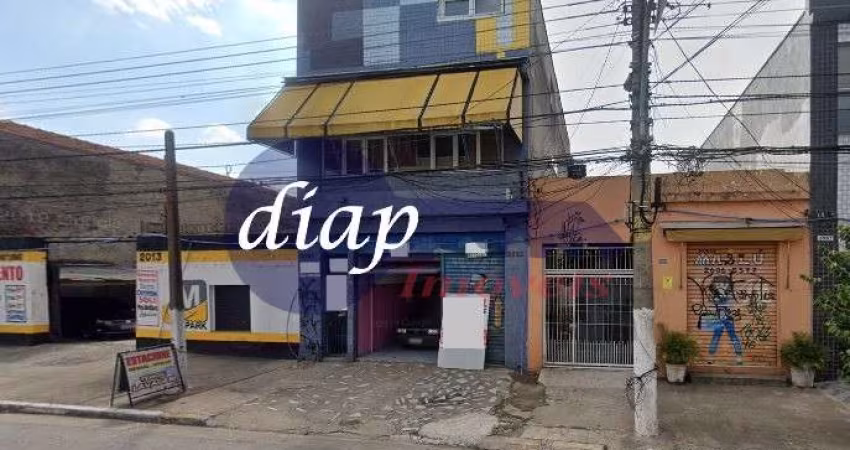 Lindo imóvel, pode ser usando como residêncial ou comercial. Localizado em avenida de comércio ativo como bancos, correios, etc.