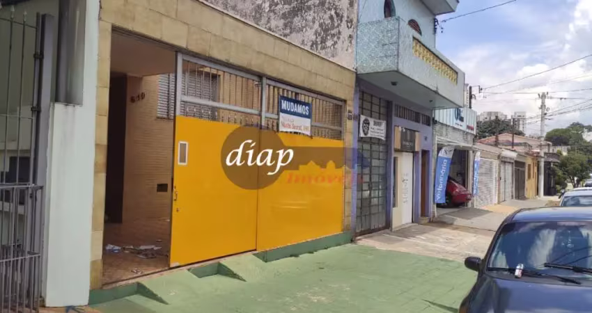 Linda casa comercial com 3 dormitórios, sendo uma suíte, banheiro, 2 salas, escritório, área de serviço, cozinha, quintal com telhado retrátil, garage