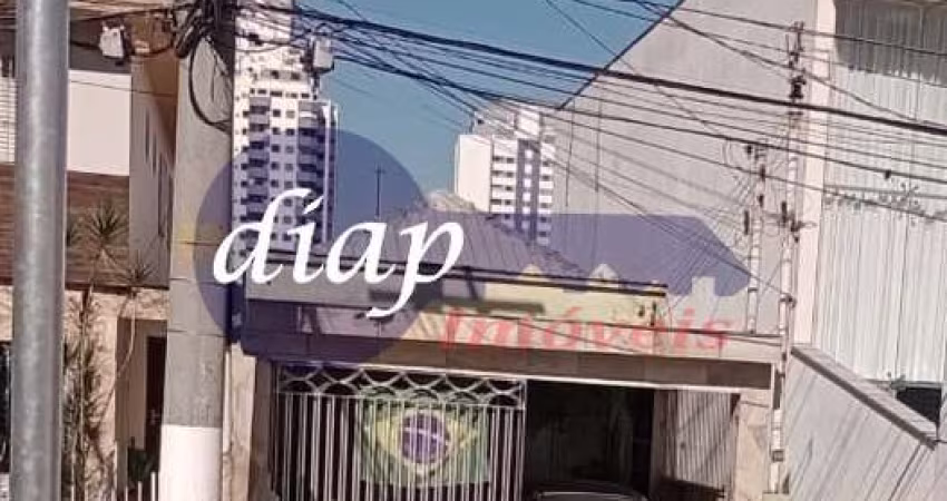 Ótima oportunidade para renda!!! Imóvel na Vila Regente Feijó com 3 casas, sendo casa1: com 4 dormitórios, 2 salas, 2 cozinhas, 2 banheiros, 2 áreas d