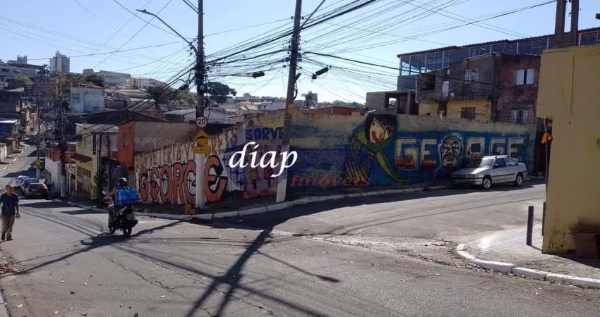 Terreno com 16 metros de frente por 20 metros de fundo. Proprietário estuda permuta e incorporação.  Documentação regularizada, livre para financiamen