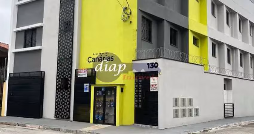 Apartamento novo, situado em um prédio de 3 andares sem elevador, com 2 quartos, sala, cozinha, área de serviço e banheiro. não possui garagem. imóvel