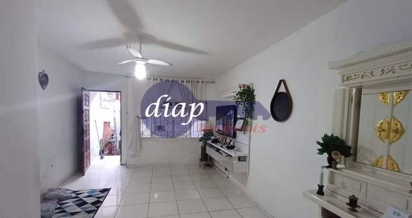 Excelente sobrado no bairro Penha de França com cômodos grandes, 2 dormitórios, sala para dois ambientes, copa e cozinha bem ampla, área de serviço, p