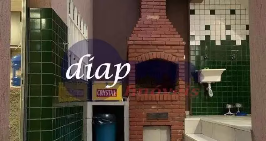 Excelente sobrado na vila brasil com 2 dormitórios, sendo 2 suítes, copa e cozinha planejada, sala de estar com acabamento fino todo no porcelanato e