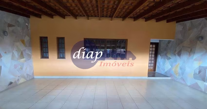 Excelente casa térrea no bairro Itaquera com 2 dormitórios, cozinha com armários embutidos, sala de estar e sala de jantar, 1 lavabo e 1 banheiro soci