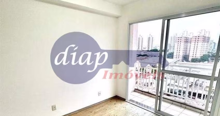 Ótimo apartamento no bairro Brás com 2 dormitórios, cozinha com armários embutidos, sala para dois ambientes com varanda e 1 vaga de garagem coberta c