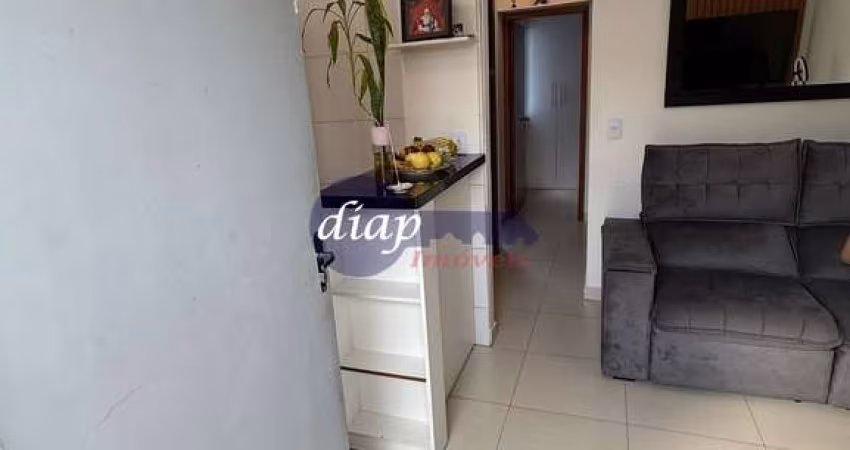 Lindo apartamento com 32 m² na Avenida Amador Bueno da Veiga, ao lado do centro da Penha, com 2 quartos, sala, banheiro e uma vaga de garagem.