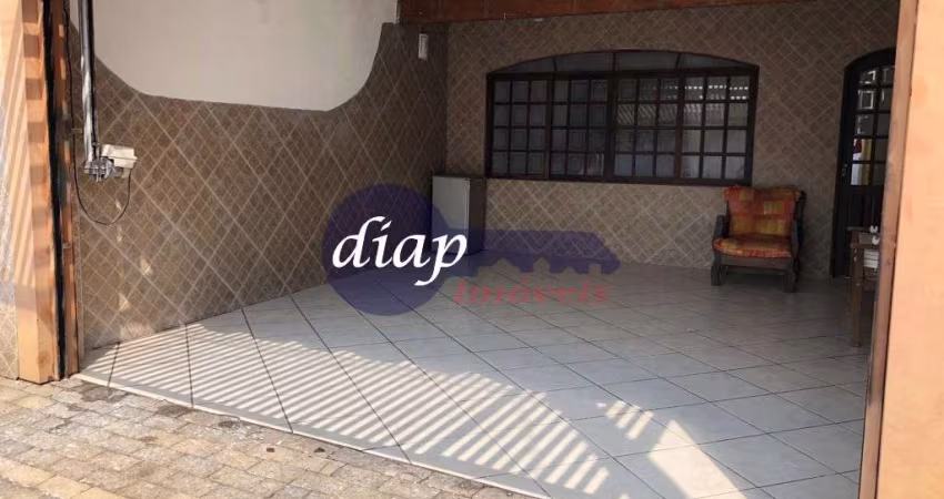 Linda casa térrea com 2 dormitórios, sala, cozinha, 2 banheiros, portão eletrônico, área de serviço independente coberta muito boa e uma edícula bem e