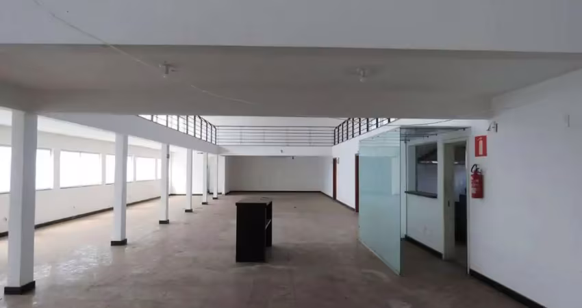 Alugo excelente espaço sendo 2º/ 3º piso no bairro betânia