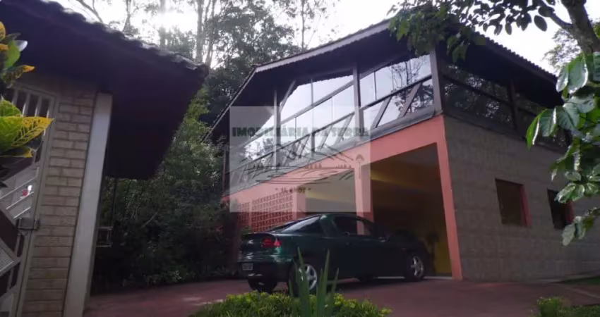 Casa à venda na serra da cantareira: 3 quartos, 3 suítes, 3 salas, 5 banheiros, 3 vagas de garagem - mairiporã-sp