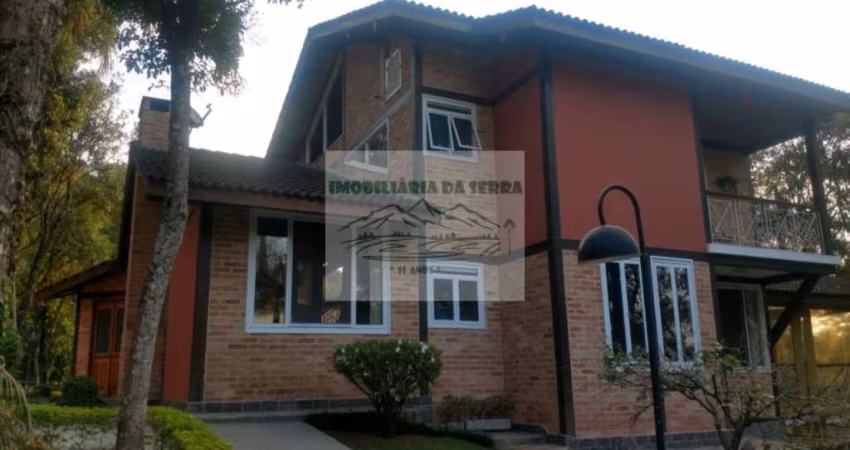 Serra da Cantareira: Casa à Venda em Parque Petrópolis Paulista, Mairiporã-SP - 4 Quartos, 1 Suíte, 4 Salas, 5 Banheiros, 7 Vagas de Garagem, 360,00 m² de Área. Lazer Completo!