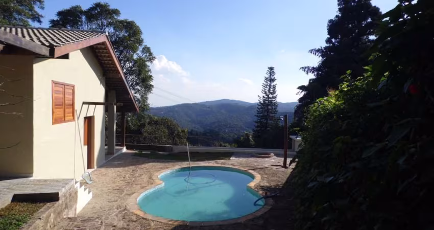 Imperdível casa à venda na Serra da Cantareira, Parque Petrópolis Paulista: 3 quartos, 3 suítes, 2 salas, 4 banheiros, 2 vagas, 250m².